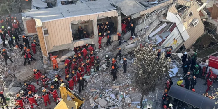 Kocaeli’de Çöken Bina Sonrası Yapısal Güvenlik Alarmı Verildi