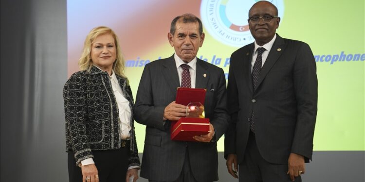 Galatasaray Başkanı Dursun Özbek’e Uluslararası Frankofon Şahsiyeti Ödülü