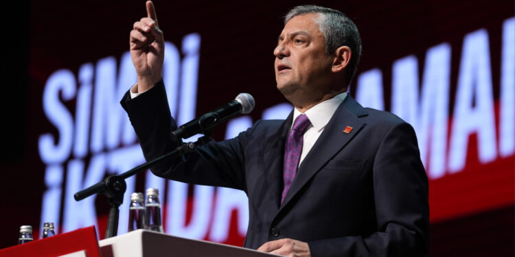 Siyaset Bilimine Teknoloji Desteği: Özgür Özel’in Zaferinde YZ’nin Rolü 🤖