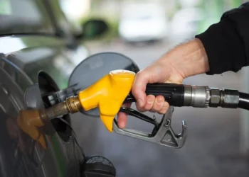 Benzin İndirimi Fırsatını Kaçırmayın: Depolar Doluyor