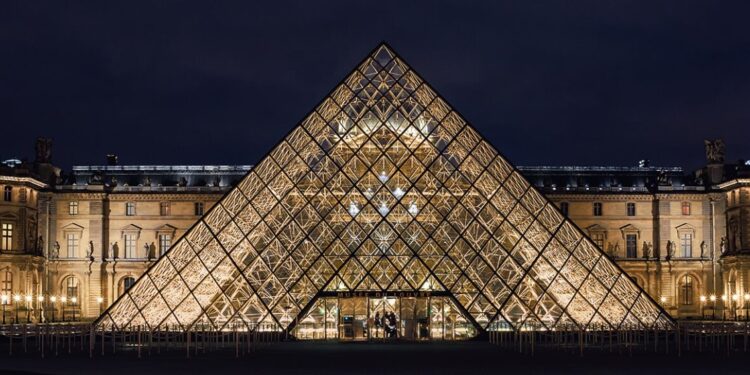 Louvre su baskını Sonrası 400 Belge Zarar Gördü: Paris Alarmda