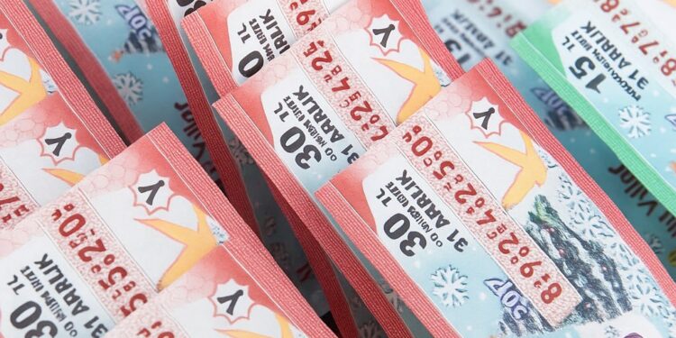 Cami Önünde Piyango Satışı Devri Tamamen Kapandı