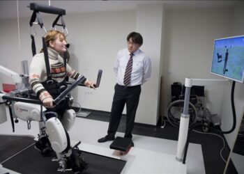 Biyonik Dış İskelet ile İnsan ve Makine Birleşiyor: Gelecek Geldi